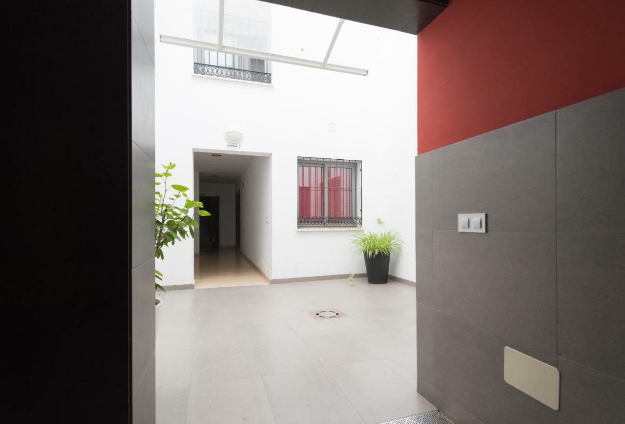 Homely Malaga Plaza Montano Exterior photo