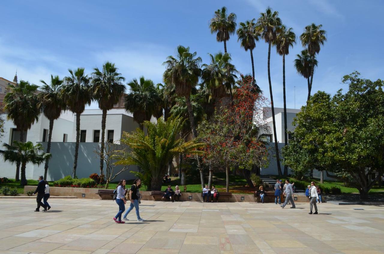 Homely Malaga Plaza Montano Exterior photo